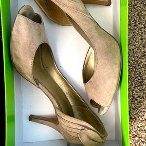 Kelly & Katie Tan Pump